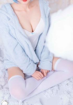 双拳挙交娇小少妇视频在线看_1080在线观看电视